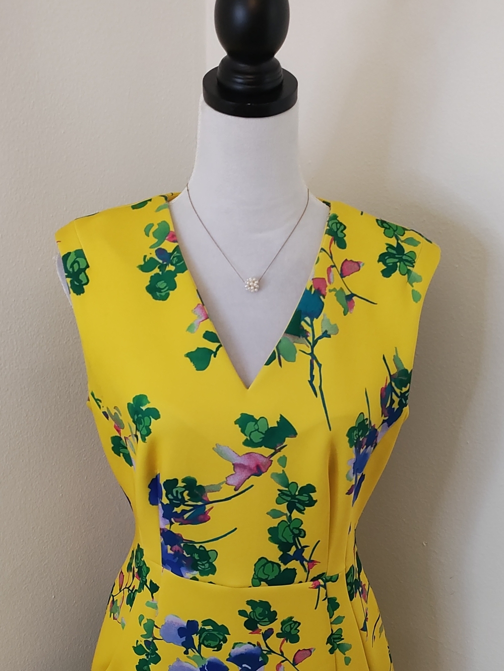 Calvin Klein beautiful yellow base flower print sheath dress - Picture 2 of 7